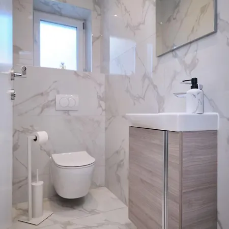 Lamer Luxus-suite Von Litto By Interhome *